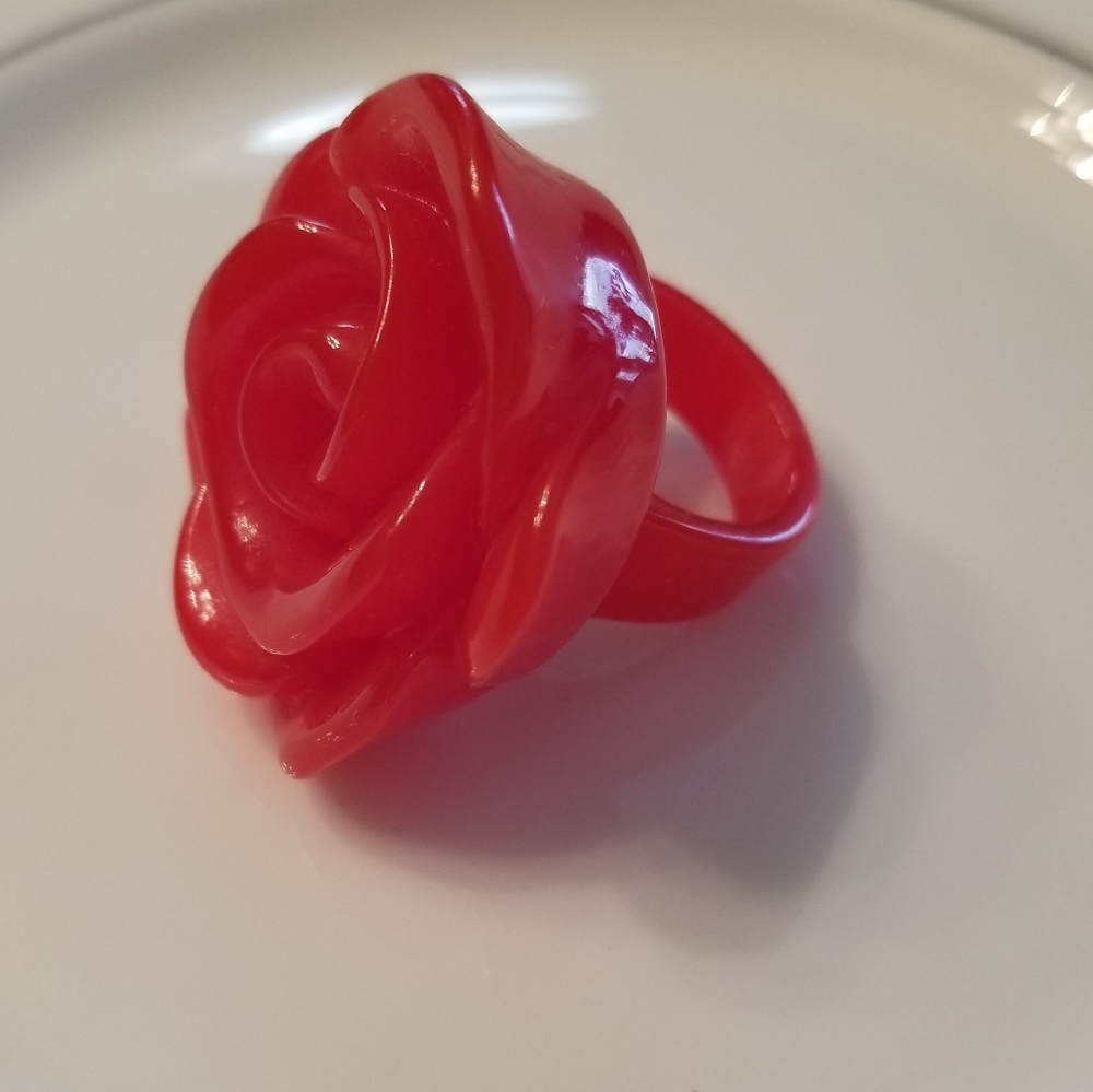 Extremely unique Rose Ring Beauty & Beast Disney - Picture 4 of 7